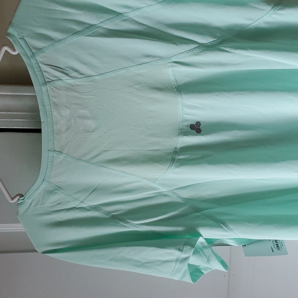 Top. - Picture 2 of 2